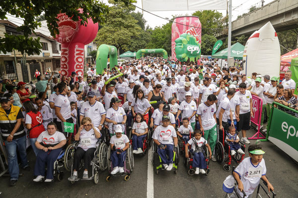 Carrera Corre por Amor
Carrera Corre por Amor
Fecha: Marzo 15 de 2015
Para descargar esta fotografía en alta resolución, haga clic sobre la imagen hasta que la misma se despliegue en la pantalla completa; luego dé clic derecho y elija la opción "guardar imagen como". 
En caso de publicación por cualquier medio, solicitamos acompañarla del crédito: "Foto EPM"
Palabras clave: Carrera Corre Amor