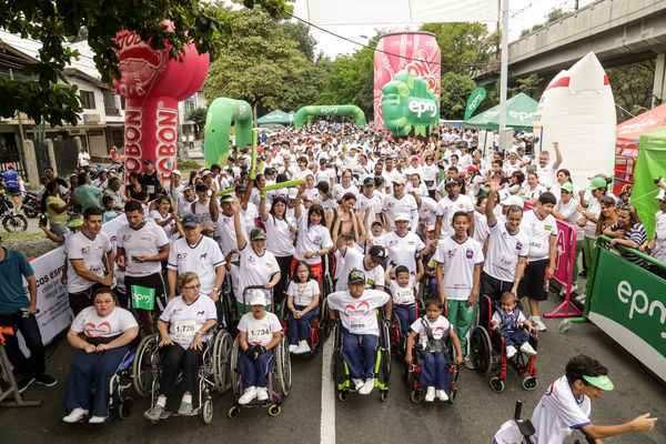 Carrera Corre por Amor
Carrera Corre por Amor
Fecha: Marzo 15 de 2015
Para descargar esta fotografía en alta resolución, haga clic sobre la imagen hasta que la misma se despliegue en la pantalla completa; luego dé clic derecho y elija la opción "guardar imagen como". 
En caso de publicación por cualquier medio, solicitamos acompañarla del crédito: "Foto EPM"
Palabras clave: Carrera Corre Amor