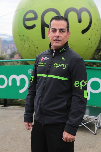 Equipo  Ciclismo EPM 2017
Equipo de Ciclismo EPM 2017
Fecha: Marzo 15 de 2017
Lugar: UVA Ilusión Verde- El Tesoro/ Poblado
Para descargar esta fotografía en alta resolución, haga clic sobre la imagen hasta que la misma se despliegue en la pantalla completa; luego dé clic derecho y elija la opción "guardar imagen como". 
En caso de publicación por cualquier medio, solicitamos acompañarla del crédito: "Foto EPM"
Palabras clave: Equipo  Ciclismo EPM 2017 Gabriel Mesa