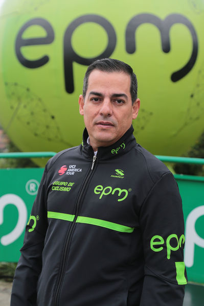 Equipo  Ciclismo EPM 2017
Equipo de Ciclismo EPM 2017
Fecha: Marzo 15 de 2017
Lugar: UVA Ilusión Verde- El Tesoro/ Poblado
Para descargar esta fotografía en alta resolución, haga clic sobre la imagen hasta que la misma se despliegue en la pantalla completa; luego dé clic derecho y elija la opción "guardar imagen como". 
En caso de publicación por cualquier medio, solicitamos acompañarla del crédito: "Foto EPM"
Palabras clave: Equipo  Ciclismo EPM 2017 Gabriel Mesa