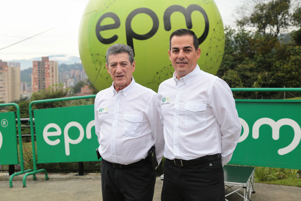 Equipo  Ciclismo EPM 2017
Equipo de Ciclismo EPM 2017
Fecha: Marzo 15 de 2017
Lugar: UVA Ilusión Verde- El Tesoro/ Poblado
Para descargar esta fotografía en alta resolución, haga clic sobre la imagen hasta que la misma se despliegue en la pantalla completa; luego dé clic derecho y elija la opción "guardar imagen como". 
En caso de publicación por cualquier medio, solicitamos acompañarla del crédito: "Foto EPM"
Palabras clave: Equipo  Ciclismo EPM 2017 Raul Mesa Gabriel Mesa