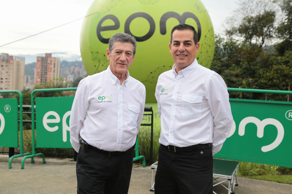 Equipo  Ciclismo EPM 2017
Equipo de Ciclismo EPM 2017
Fecha: Marzo 15 de 2017
Lugar: UVA Ilusión Verde- El Tesoro/ Poblado
Para descargar esta fotografía en alta resolución, haga clic sobre la imagen hasta que la misma se despliegue en la pantalla completa; luego dé clic derecho y elija la opción "guardar imagen como". 
En caso de publicación por cualquier medio, solicitamos acompañarla del crédito: "Foto EPM"
Palabras clave: Equipo  Ciclismo EPM 2017 Raul Mesa Gabriel Mesa