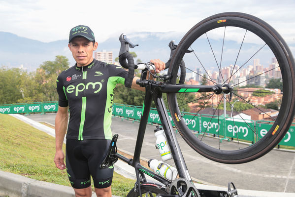 Equipo  Ciclismo EPM 2017
Equipo de Ciclismo EPM 2017
Fecha: Marzo 15 de 2017
Lugar: UVA Ilusión Verde- El Tesoro/ Poblado
Para descargar esta fotografía en alta resolución, haga clic sobre la imagen hasta que la misma se despliegue en la pantalla completa; luego dé clic derecho y elija la opción "guardar imagen como". 
En caso de publicación por cualquier medio, solicitamos acompañarla del crédito: "Foto EPM"
Palabras clave: Equipo  Ciclismo EPM 2017 Jose Leonel Diaz