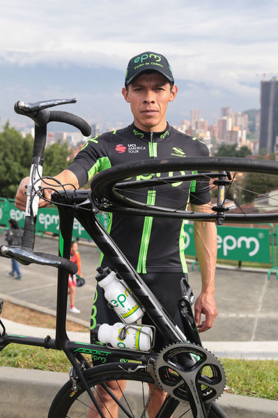 Equipo  Ciclismo EPM 2017
Equipo de Ciclismo EPM 2017
Fecha: Marzo 15 de 2017
Lugar: UVA Ilusión Verde- El Tesoro/ Poblado
Para descargar esta fotografía en alta resolución, haga clic sobre la imagen hasta que la misma se despliegue en la pantalla completa; luego dé clic derecho y elija la opción "guardar imagen como". 
En caso de publicación por cualquier medio, solicitamos acompañarla del crédito: "Foto EPM"
Palabras clave: Equipo  Ciclismo EPM 2017  Jose Leonel Diaz