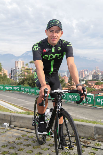 Equipo  Ciclismo EPM 2017
Equipo de Ciclismo EPM 2017
Fecha: Marzo 15 de 2017
Lugar: UVA Ilusión Verde- El Tesoro/ Poblado
Para descargar esta fotografía en alta resolución, haga clic sobre la imagen hasta que la misma se despliegue en la pantalla completa; luego dé clic derecho y elija la opción "guardar imagen como". 
En caso de publicación por cualquier medio, solicitamos acompañarla del crédito: "Foto EPM"
Palabras clave: Equipo  Ciclismo EPM 2017 Jordan Parra