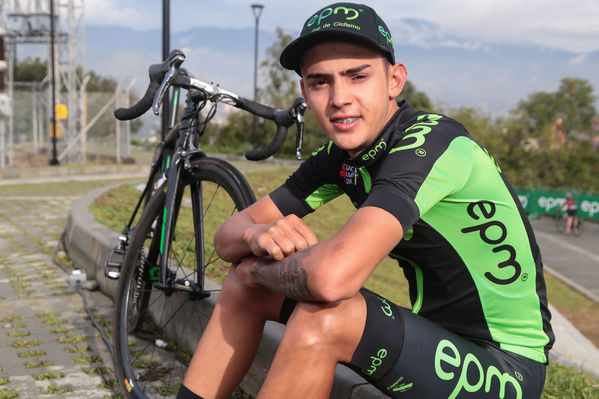 Equipo  Ciclismo EPM 2017
Equipo de Ciclismo EPM 2017
Fecha: Marzo 15 de 2017
Lugar: UVA Ilusión Verde- El Tesoro/ Poblado
Para descargar esta fotografía en alta resolución, haga clic sobre la imagen hasta que la misma se despliegue en la pantalla completa; luego dé clic derecho y elija la opción "guardar imagen como". 
En caso de publicación por cualquier medio, solicitamos acompañarla del crédito: "Foto EPM"
Palabras clave: Equipo  Ciclismo EPM 2017 Elkin Castaño