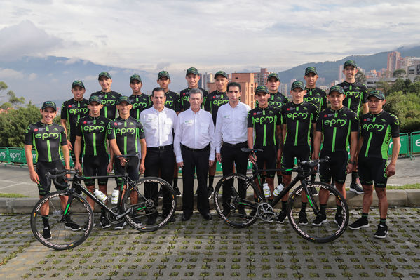 Equipo  Ciclismo EPM 2017
Equipo de Ciclismo EPM 2017
Fecha: Marzo 15 de 2017
Lugar: UVA Ilusión Verde- El Tesoro/ Poblado
Para descargar esta fotografía en alta resolución, haga clic sobre la imagen hasta que la misma se despliegue en la pantalla completa; luego dé clic derecho y elija la opción "guardar imagen como". 
En caso de publicación por cualquier medio, solicitamos acompañarla del crédito: "Foto EPM"
Palabras clave: Equipo  Ciclismo EPM 2017