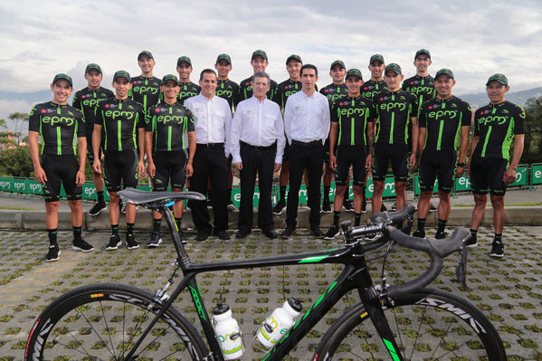 Equipo  Ciclismo EPM 2017
Equipo de Ciclismo EPM 2017
Fecha: Marzo 15 de 2017
Lugar: UVA Ilusión Verde- El Tesoro/ Poblado
Para descargar esta fotografía en alta resolución, haga clic sobre la imagen hasta que la misma se despliegue en la pantalla completa; luego dé clic derecho y elija la opción "guardar imagen como". 
En caso de publicación por cualquier medio, solicitamos acompañarla del crédito: "Foto EPM"
Palabras clave: Equipo  Ciclismo EPM 2017