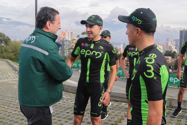 Equipo  Ciclismo EPM 2017
Equipo de Ciclismo EPM 2017
Fecha: Marzo 15 de 2017
Lugar: UVA Ilusión Verde- El Tesoro/ Poblado
Para descargar esta fotografía en alta resolución, haga clic sobre la imagen hasta que la misma se despliegue en la pantalla completa; luego dé clic derecho y elija la opción "guardar imagen como". 
En caso de publicación por cualquier medio, solicitamos acompañarla del crédito: "Foto EPM"
Palabras clave: Equipo  Ciclismo EPM 2017