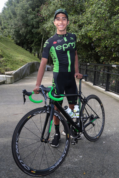 Equipo  Ciclismo EPM 2017
Equipo de Ciclismo EPM 2017
Fecha: Marzo 15 de 2017
Lugar: UVA Ilusión Verde- El Tesoro/ Poblado
Para descargar esta fotografía en alta resolución, haga clic sobre la imagen hasta que la misma se despliegue en la pantalla completa; luego dé clic derecho y elija la opción "guardar imagen como". 
En caso de publicación por cualquier medio, solicitamos acompañarla del crédito: "Foto EPM"
Palabras clave: Equipo  Ciclismo EPM 2017 Daniel Muñoz