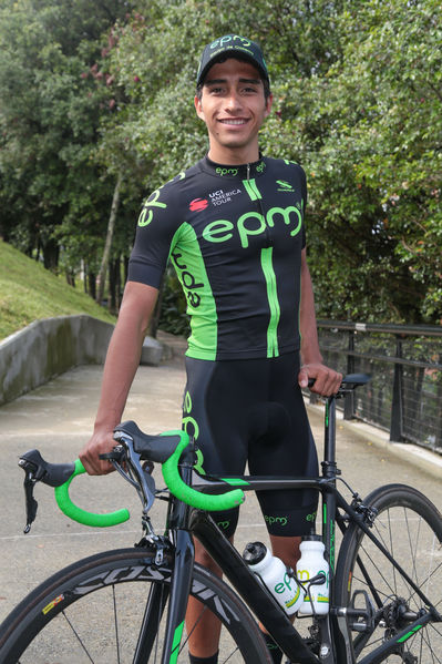 Equipo  Ciclismo EPM 2017
Equipo de Ciclismo EPM 2017
Fecha: Marzo 15 de 2017
Lugar: UVA Ilusión Verde- El Tesoro/ Poblado
Para descargar esta fotografía en alta resolución, haga clic sobre la imagen hasta que la misma se despliegue en la pantalla completa; luego dé clic derecho y elija la opción "guardar imagen como". 
En caso de publicación por cualquier medio, solicitamos acompañarla del crédito: "Foto EPM"
Palabras clave: Equipo  Ciclismo EPM 2017 Daniel Muñoz