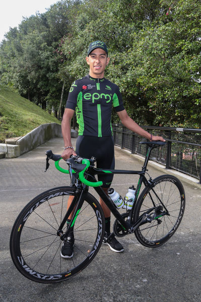 Equipo  Ciclismo EPM 2017
Equipo de Ciclismo EPM 2017
Fecha: Marzo 15 de 2017
Lugar: UVA Ilusión Verde- El Tesoro/ Poblado
Para descargar esta fotografía en alta resolución, haga clic sobre la imagen hasta que la misma se despliegue en la pantalla completa; luego dé clic derecho y elija la opción "guardar imagen como". 
En caso de publicación por cualquier medio, solicitamos acompañarla del crédito: "Foto EPM"
Palabras clave: Equipo  Ciclismo EPM 2017