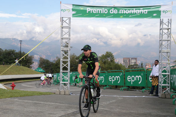 Equipo  Ciclismo EPM 2017
Equipo de Ciclismo EPM 2017
Fecha: Marzo 15 de 2017
Lugar: UVA Ilusión Verde- El Tesoro/ Poblado
Para descargar esta fotografía en alta resolución, haga clic sobre la imagen hasta que la misma se despliegue en la pantalla completa; luego dé clic derecho y elija la opción "guardar imagen como". 
En caso de publicación por cualquier medio, solicitamos acompañarla del crédito: "Foto EPM"
Palabras clave: Equipo  Ciclismo EPM 2017