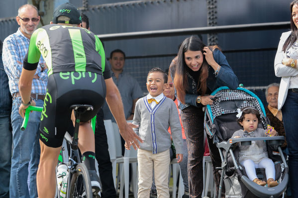 Equipo  Ciclismo EPM 2017
Equipo de Ciclismo EPM 2017
Fecha: Marzo 15 de 2017
Lugar: UVA Ilusión Verde- El Tesoro/ Poblado
Para descargar esta fotografía en alta resolución, haga clic sobre la imagen hasta que la misma se despliegue en la pantalla completa; luego dé clic derecho y elija la opción "guardar imagen como". 
En caso de publicación por cualquier medio, solicitamos acompañarla del crédito: "Foto EPM"
Palabras clave: Equipo  Ciclismo EPM 2017