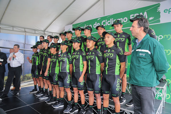 Equipo  Ciclismo EPM 2017
Equipo de Ciclismo EPM 2017
Fecha: Marzo 15 de 2017
Lugar: UVA Ilusión Verde- El Tesoro/ Poblado
Para descargar esta fotografía en alta resolución, haga clic sobre la imagen hasta que la misma se despliegue en la pantalla completa; luego dé clic derecho y elija la opción "guardar imagen como". 
En caso de publicación por cualquier medio, solicitamos acompañarla del crédito: "Foto EPM"
Palabras clave: Equipo  Ciclismo EPM 2017