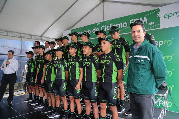 Equipo  Ciclismo EPM 2017
Equipo de Ciclismo EPM 2017
Fecha: Marzo 15 de 2017
Lugar: UVA Ilusión Verde- El Tesoro/ Poblado
Para descargar esta fotografía en alta resolución, haga clic sobre la imagen hasta que la misma se despliegue en la pantalla completa; luego dé clic derecho y elija la opción "guardar imagen como". 
En caso de publicación por cualquier medio, solicitamos acompañarla del crédito: "Foto EPM"
Palabras clave: Equipo  Ciclismo EPM 2017