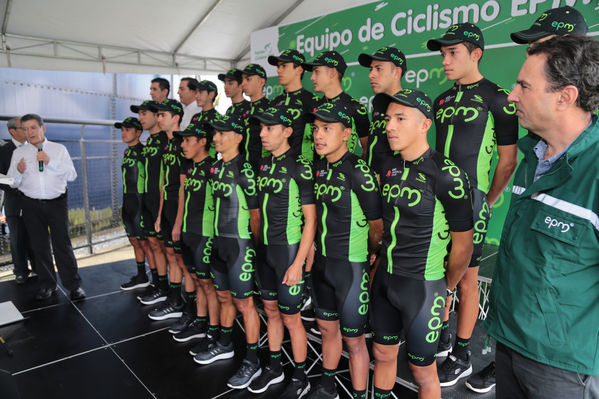 Equipo  Ciclismo EPM 2017
Equipo de Ciclismo EPM 2017
Fecha: Marzo 15 de 2017
Lugar: UVA Ilusión Verde- El Tesoro/ Poblado
Para descargar esta fotografía en alta resolución, haga clic sobre la imagen hasta que la misma se despliegue en la pantalla completa; luego dé clic derecho y elija la opción "guardar imagen como". 
En caso de publicación por cualquier medio, solicitamos acompañarla del crédito: "Foto EPM"
Palabras clave: Equipo  Ciclismo EPM 2017