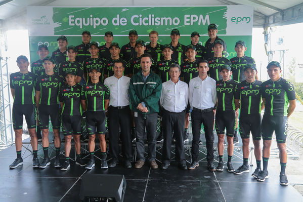 Equipo  Ciclismo EPM 2017
Equipo de Ciclismo EPM 2017
Fecha: Marzo 15 de 2017
Lugar: UVA Ilusión Verde- El Tesoro/ Poblado
Para descargar esta fotografía en alta resolución, haga clic sobre la imagen hasta que la misma se despliegue en la pantalla completa; luego dé clic derecho y elija la opción "guardar imagen como". 
En caso de publicación por cualquier medio, solicitamos acompañarla del crédito: "Foto EPM"
Palabras clave: Equipo  Ciclismo EPM 2017
