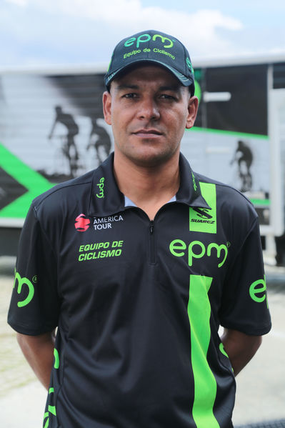 Equipo  Ciclismo EPM 2017
Equipo de Ciclismo EPM 2017
Fecha: Marzo 15 de 2017
Lugar: UVA Ilusión Verde- El Tesoro/ Poblado
Para descargar esta fotografía en alta resolución, haga clic sobre la imagen hasta que la misma se despliegue en la pantalla completa; luego dé clic derecho y elija la opción "guardar imagen como". 
En caso de publicación por cualquier medio, solicitamos acompañarla del crédito: "Foto EPM"
Palabras clave: Equipo  Ciclismo EPM 2017 Jairo Gil