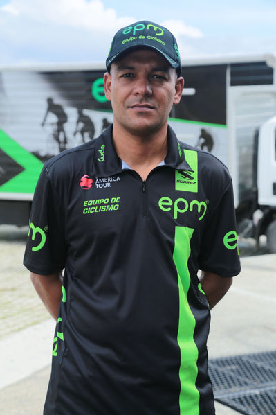 Equipo  Ciclismo EPM 2017
Equipo de Ciclismo EPM 2017
Fecha: Marzo 15 de 2017
Lugar: UVA Ilusión Verde- El Tesoro/ Poblado
Para descargar esta fotografía en alta resolución, haga clic sobre la imagen hasta que la misma se despliegue en la pantalla completa; luego dé clic derecho y elija la opción "guardar imagen como". 
En caso de publicación por cualquier medio, solicitamos acompañarla del crédito: "Foto EPM"
Palabras clave: Equipo  Ciclismo EPM 2017 Jairo Gil