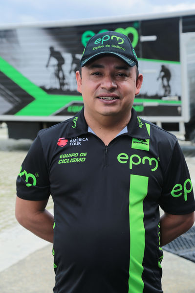 Equipo  Ciclismo EPM 2017
Equipo de Ciclismo EPM 2017
Fecha: Marzo 15 de 2017
Lugar: UVA Ilusión Verde- El Tesoro/ Poblado
Para descargar esta fotografía en alta resolución, haga clic sobre la imagen hasta que la misma se despliegue en la pantalla completa; luego dé clic derecho y elija la opción "guardar imagen como". 
En caso de publicación por cualquier medio, solicitamos acompañarla del crédito: "Foto EPM"
Palabras clave: Equipo  Ciclismo EPM 2017 Victor Velez