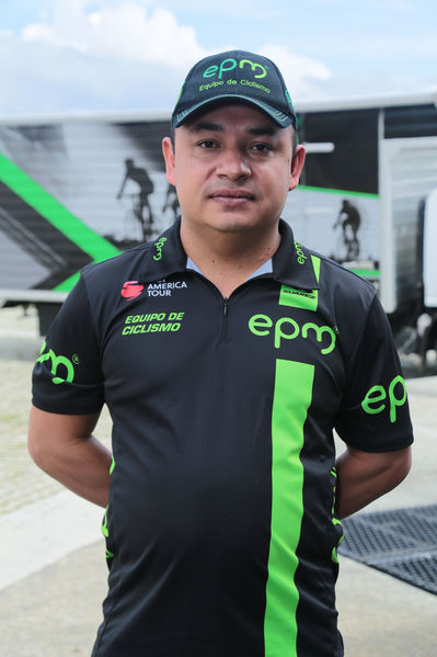 Equipo  Ciclismo EPM 2017
Equipo de Ciclismo EPM 2017
Fecha: Marzo 15 de 2017
Lugar: UVA Ilusión Verde- El Tesoro/ Poblado
Para descargar esta fotografía en alta resolución, haga clic sobre la imagen hasta que la misma se despliegue en la pantalla completa; luego dé clic derecho y elija la opción "guardar imagen como". 
En caso de publicación por cualquier medio, solicitamos acompañarla del crédito: "Foto EPM"
Palabras clave: Equipo  Ciclismo EPM 2017 Victor Velez