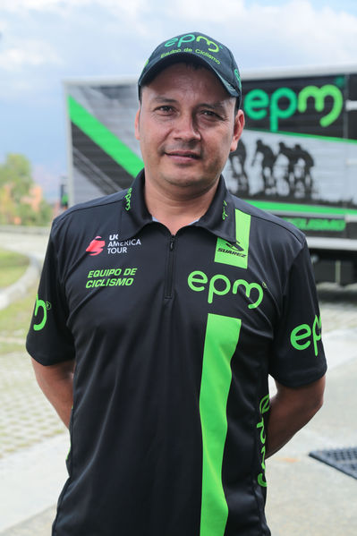Equipo  Ciclismo EPM 2017
Equipo de Ciclismo EPM 2017
Fecha: Marzo 15 de 2017
Lugar: UVA Ilusión Verde- El Tesoro/ Poblado
Para descargar esta fotografía en alta resolución, haga clic sobre la imagen hasta que la misma se despliegue en la pantalla completa; luego dé clic derecho y elija la opción "guardar imagen como". 
En caso de publicación por cualquier medio, solicitamos acompañarla del crédito: "Foto EPM"
Palabras clave: Equipo  Ciclismo EPM 2017 Juan Benavidez