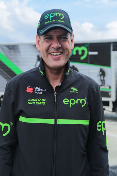 Equipo  Ciclismo EPM 2017
Equipo de Ciclismo EPM 2017
Fecha: Marzo 15 de 2017
Lugar: UVA Ilusión Verde- El Tesoro/ Poblado
Para descargar esta fotografía en alta resolución, haga clic sobre la imagen hasta que la misma se despliegue en la pantalla completa; luego dé clic derecho y elija la opción "guardar imagen como". 
En caso de publicación por cualquier medio, solicitamos acompañarla del crédito: "Foto EPM"
Palabras clave: Equipo  Ciclismo EPM 2017 Javier Rodriguez