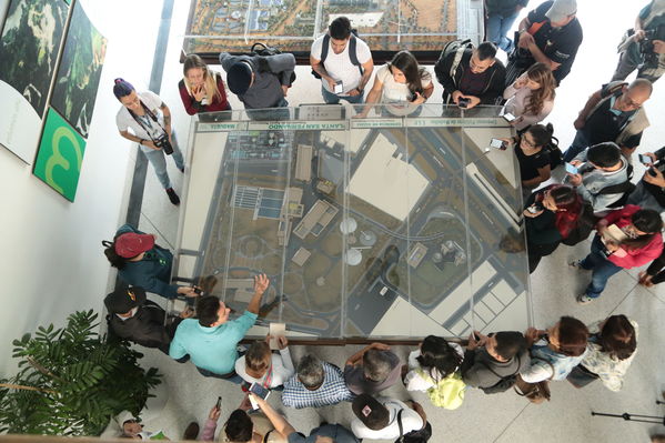visita recorrido por la planta de tratamiento de aguas residuales San Fernando
visita recorrido por la planta de tratamiento de aguas residuales San Fernando
Marzo 15 2019
Para descargar esta fotografía en alta resolución, haga clic sobre la imagen hasta que la misma se despliegue en la pantalla completa; luego dé clic derecho y elija la opción "guardar imagen como". 
En caso de publicación por cualquier medio, solicitamos acompañarla del crédito: "Foto EPM"
Palabras clave: visita recorrido por la planta de tratamiento de aguas residuales San Fernando