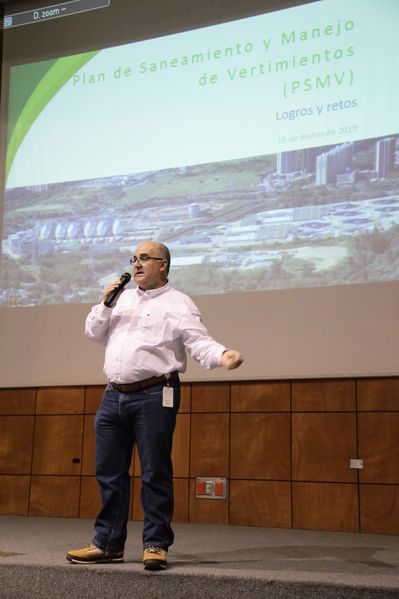 visita recorrido por la planta de tratamiento de aguas residuales San Fernando
visita recorrido por la planta de tratamiento de aguas residuales San Fernando
Marzo 15 2019
Para descargar esta fotografía en alta resolución, haga clic sobre la imagen hasta que la misma se despliegue en la pantalla completa; luego dé clic derecho y elija la opción "guardar imagen como". 
En caso de publicación por cualquier medio, solicitamos acompañarla del crédito: "Foto EPM"
Palabras clave: visita recorrido por la planta de tratamiento de aguas residuales San Fernando