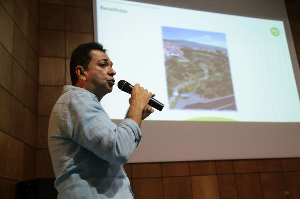 visita recorrido por la planta de tratamiento de aguas residuales San Fernando
visita recorrido por la planta de tratamiento de aguas residuales San Fernando
Marzo 15 2019
Para descargar esta fotografía en alta resolución, haga clic sobre la imagen hasta que la misma se despliegue en la pantalla completa; luego dé clic derecho y elija la opción "guardar imagen como". 
En caso de publicación por cualquier medio, solicitamos acompañarla del crédito: "Foto EPM"
Palabras clave: visita recorrido por la planta de tratamiento de aguas residuales San Fernando