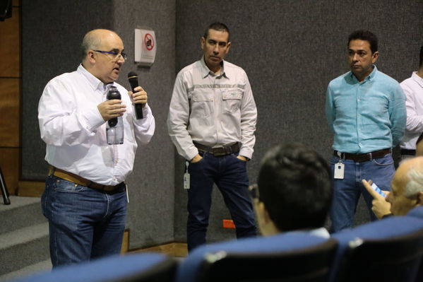 visita recorrido por la planta de tratamiento de aguas residuales San Fernando
visita recorrido por la planta de tratamiento de aguas residuales San Fernando
Marzo 15 2019
Para descargar esta fotografía en alta resolución, haga clic sobre la imagen hasta que la misma se despliegue en la pantalla completa; luego dé clic derecho y elija la opción "guardar imagen como". 
En caso de publicación por cualquier medio, solicitamos acompañarla del crédito: "Foto EPM"
Palabras clave: visita recorrido por la planta de tratamiento de aguas residuales San Fernando