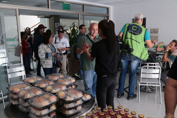visita recorrido por la planta de tratamiento de aguas residuales San Fernando
visita recorrido por la planta de tratamiento de aguas residuales San Fernando
Marzo 15 2019
Para descargar esta fotografía en alta resolución, haga clic sobre la imagen hasta que la misma se despliegue en la pantalla completa; luego dé clic derecho y elija la opción "guardar imagen como". 
En caso de publicación por cualquier medio, solicitamos acompañarla del crédito: "Foto EPM"
Palabras clave: visita recorrido por la planta de tratamiento de aguas residuales San Fernando
