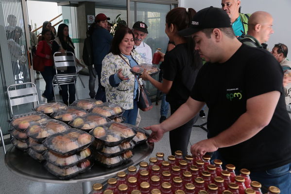 visita recorrido por la planta de tratamiento de aguas residuales San Fernando
visita recorrido por la planta de tratamiento de aguas residuales San Fernando
Marzo 15 2019
Para descargar esta fotografía en alta resolución, haga clic sobre la imagen hasta que la misma se despliegue en la pantalla completa; luego dé clic derecho y elija la opción "guardar imagen como". 
En caso de publicación por cualquier medio, solicitamos acompañarla del crédito: "Foto EPM"
Palabras clave: visita recorrido por la planta de tratamiento de aguas residuales San Fernando