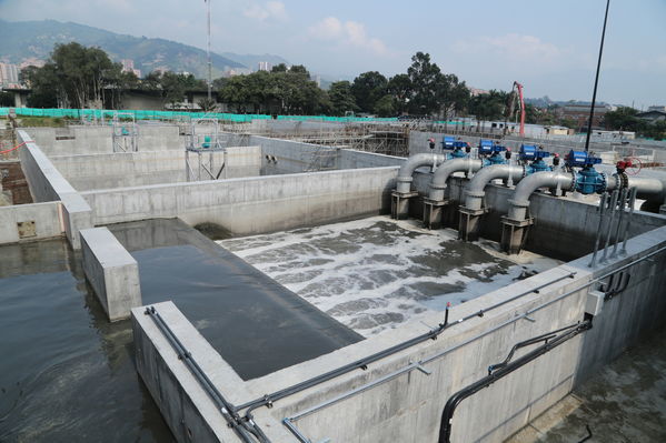 visita recorrido por la planta de tratamiento de aguas residuales San Fernando
visita recorrido por la planta de tratamiento de aguas residuales San Fernando
Marzo 15 2019
Para descargar esta fotografía en alta resolución, haga clic sobre la imagen hasta que la misma se despliegue en la pantalla completa; luego dé clic derecho y elija la opción "guardar imagen como". 
En caso de publicación por cualquier medio, solicitamos acompañarla del crédito: "Foto EPM"
Palabras clave: visita recorrido por la planta de tratamiento de aguas residuales San Fernando