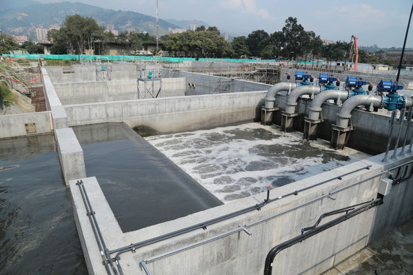 visita recorrido por la planta de tratamiento de aguas residuales San Fernando
visita recorrido por la planta de tratamiento de aguas residuales San Fernando
Marzo 15 2019
Para descargar esta fotografía en alta resolución, haga clic sobre la imagen hasta que la misma se despliegue en la pantalla completa; luego dé clic derecho y elija la opción "guardar imagen como". 
En caso de publicación por cualquier medio, solicitamos acompañarla del crédito: "Foto EPM"
Palabras clave: visita recorrido por la planta de tratamiento de aguas residuales San Fernando