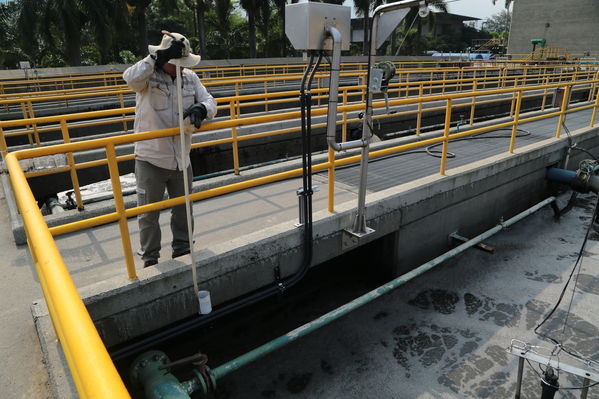 visita recorrido por la planta de tratamiento de aguas residuales San Fernando
visita recorrido por la planta de tratamiento de aguas residuales San Fernando
Marzo 15 2019
Para descargar esta fotografía en alta resolución, haga clic sobre la imagen hasta que la misma se despliegue en la pantalla completa; luego dé clic derecho y elija la opción "guardar imagen como". 
En caso de publicación por cualquier medio, solicitamos acompañarla del crédito: "Foto EPM"
Palabras clave: visita recorrido por la planta de tratamiento de aguas residuales San Fernando