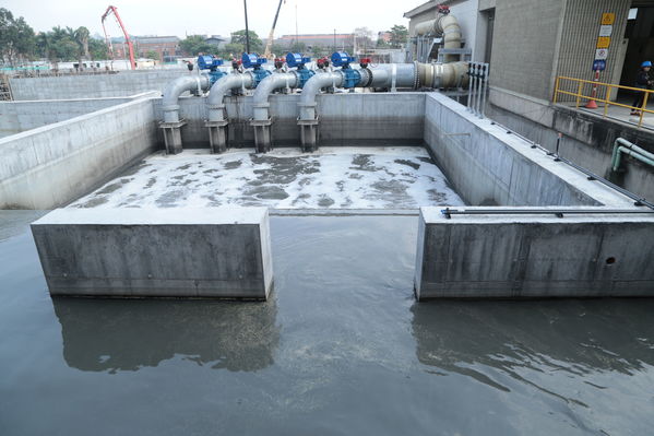 visita recorrido por la planta de tratamiento de aguas residuales San Fernando
visita recorrido por la planta de tratamiento de aguas residuales San Fernando
Marzo 15 2019
Para descargar esta fotografía en alta resolución, haga clic sobre la imagen hasta que la misma se despliegue en la pantalla completa; luego dé clic derecho y elija la opción "guardar imagen como". 
En caso de publicación por cualquier medio, solicitamos acompañarla del crédito: "Foto EPM"
Palabras clave: visita recorrido por la planta de tratamiento de aguas residuales San Fernando