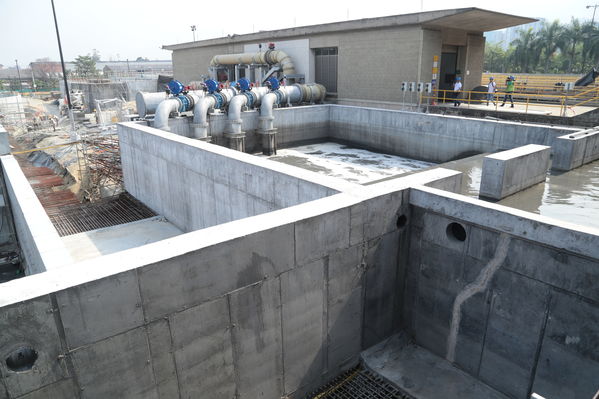 visita recorrido por la planta de tratamiento de aguas residuales San Fernando
visita recorrido por la planta de tratamiento de aguas residuales San Fernando
Marzo 15 2019
Para descargar esta fotografía en alta resolución, haga clic sobre la imagen hasta que la misma se despliegue en la pantalla completa; luego dé clic derecho y elija la opción "guardar imagen como". 
En caso de publicación por cualquier medio, solicitamos acompañarla del crédito: "Foto EPM"
Palabras clave: visita recorrido por la planta de tratamiento de aguas residuales San Fernando