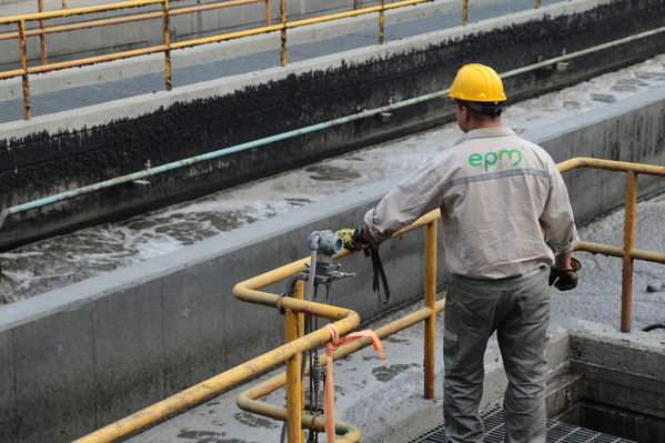 visita recorrido por la planta de tratamiento de aguas residuales San Fernando
visita recorrido por la planta de tratamiento de aguas residuales San Fernando
Marzo 15 2019
Para descargar esta fotografía en alta resolución, haga clic sobre la imagen hasta que la misma se despliegue en la pantalla completa; luego dé clic derecho y elija la opción "guardar imagen como". 
En caso de publicación por cualquier medio, solicitamos acompañarla del crédito: "Foto EPM"
Palabras clave: visita recorrido por la planta de tratamiento de aguas residuales San Fernando