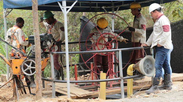 visita recorrido por la planta de tratamiento de aguas residuales San Fernando
visita recorrido por la planta de tratamiento de aguas residuales San Fernando
Marzo 15 2019
Para descargar esta fotografía en alta resolución, haga clic sobre la imagen hasta que la misma se despliegue en la pantalla completa; luego dé clic derecho y elija la opción "guardar imagen como". 
En caso de publicación por cualquier medio, solicitamos acompañarla del crédito: "Foto EPM"
Palabras clave: visita recorrido por la planta de tratamiento de aguas residuales San Fernando