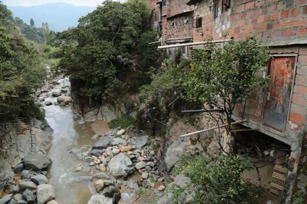 visita recorrido por la planta de tratamiento de aguas residuales San Fernando
visita recorrido por la planta de tratamiento de aguas residuales San Fernando
Marzo 15 2019
Para descargar esta fotografía en alta resolución, haga clic sobre la imagen hasta que la misma se despliegue en la pantalla completa; luego dé clic derecho y elija la opción "guardar imagen como". 
En caso de publicación por cualquier medio, solicitamos acompañarla del crédito: "Foto EPM"
Palabras clave: visita recorrido por la planta de tratamiento de aguas residuales San Fernando