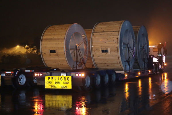 Importación de cables para la Central Guatapé 
Importación de cables para la Central Guatapé    
Fecha: Marzo 17 de 2016
Para descargar esta fotografía en alta resolución, haga clic sobre la imagen hasta que la misma se despliegue en la pantalla completa; luego dé clic derecho y elija la opción "guardar imagen como". 
En caso de publicación por cualquier medio, solicitamos acompañarla del crédito: "Foto EPM"
Palabras clave: Importación cables Central Guatapé