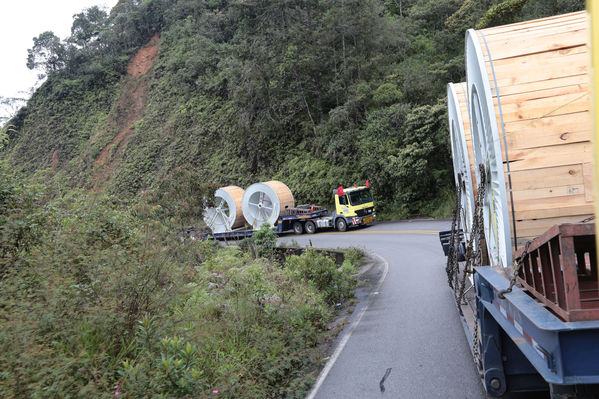 Importación de cables para la Central Guatapé 
Importación de cables para la Central Guatapé    
Fecha: Marzo 17 de 2016
Para descargar esta fotografía en alta resolución, haga clic sobre la imagen hasta que la misma se despliegue en la pantalla completa; luego dé clic derecho y elija la opción "guardar imagen como". 
En caso de publicación por cualquier medio, solicitamos acompañarla del crédito: "Foto EPM"
Palabras clave: Importación cables Central Guatapé