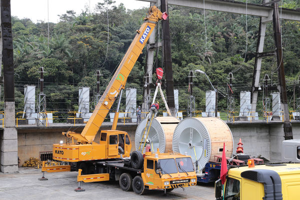 Importación de cables para la Central Guatapé   
Importación de cables para la Central Guatapé    
Fecha: Marzo 17 de 2016
Para descargar esta fotografía en alta resolución, haga clic sobre la imagen hasta que la misma se despliegue en la pantalla completa; luego dé clic derecho y elija la opción "guardar imagen como". 
En caso de publicación por cualquier medio, solicitamos acompañarla del crédito: "Foto EPM"

Palabras clave: Importación cables Central Guatapé