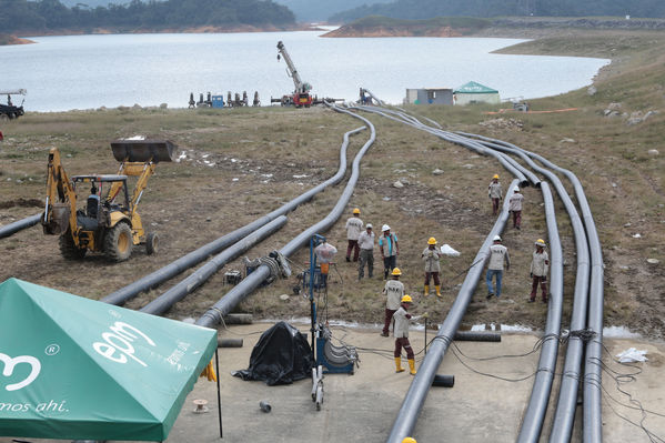 Importación de cables para la Central Guatapé   
Importación de cables para la Central Guatapé    
Fecha: Marzo 17 de 2016
Para descargar esta fotografía en alta resolución, haga clic sobre la imagen hasta que la misma se despliegue en la pantalla completa; luego dé clic derecho y elija la opción "guardar imagen como". 
En caso de publicación por cualquier medio, solicitamos acompañarla del crédito: "Foto EPM"

Palabras clave: Importación cables Central Guatapé