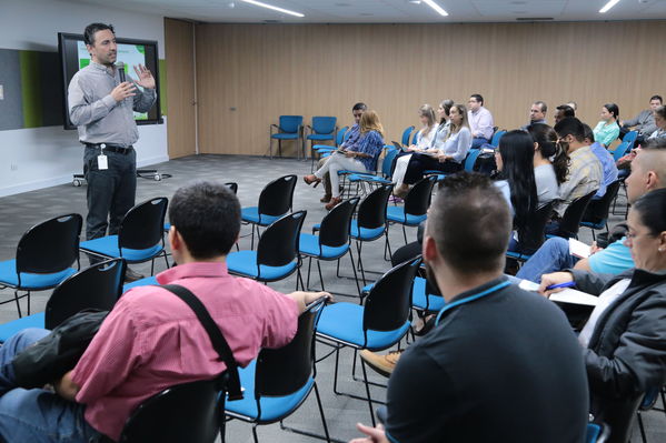 Encuentro ecosistema sostenible de proveedores
Encuentro ecosistema sostenible de proveedores
Fecha: Marzo 3 de 2017
Para descargar esta fotografía en alta resolución, haga clic sobre la imagen hasta que la misma se despliegue en la pantalla completa; luego dé clic derecho y elija la opción "guardar imagen como". 
En caso de publicación por cualquier medio, solicitamos acompañarla del crédito: "Foto EPM"
Palabras clave: Encuentro ecosistema sostenible proveedores