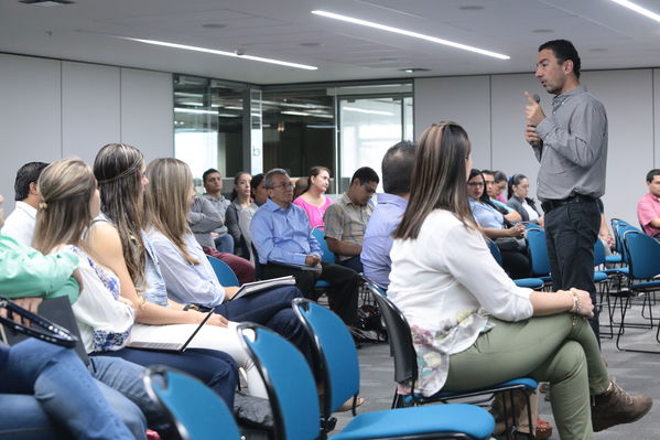 Encuentro ecosistema sostenible de proveedores
Encuentro ecosistema sostenible de proveedores
Fecha: Marzo 3 de 2017
Para descargar esta fotografía en alta resolución, haga clic sobre la imagen hasta que la misma se despliegue en la pantalla completa; luego dé clic derecho y elija la opción "guardar imagen como". 
En caso de publicación por cualquier medio, solicitamos acompañarla del crédito: "Foto EPM"
Palabras clave: Encuentro ecosistema sostenible proveedores