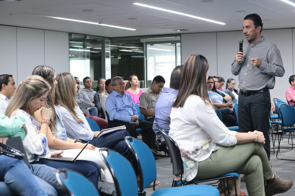 Encuentro ecosistema sostenible de proveedores
Encuentro ecosistema sostenible de proveedores
Fecha: Marzo 3 de 2017
Para descargar esta fotografía en alta resolución, haga clic sobre la imagen hasta que la misma se despliegue en la pantalla completa; luego dé clic derecho y elija la opción "guardar imagen como". 
En caso de publicación por cualquier medio, solicitamos acompañarla del crédito: "Foto EPM"
Palabras clave: Encuentro ecosistema sostenible proveedores