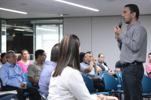 Encuentro ecosistema sostenible de proveedores
Encuentro ecosistema sostenible de proveedores
Fecha: Marzo 3 de 2017
Para descargar esta fotografía en alta resolución, haga clic sobre la imagen hasta que la misma se despliegue en la pantalla completa; luego dé clic derecho y elija la opción "guardar imagen como". 
En caso de publicación por cualquier medio, solicitamos acompañarla del crédito: "Foto EPM"
Palabras clave: Encuentro ecosistema sostenible proveedores